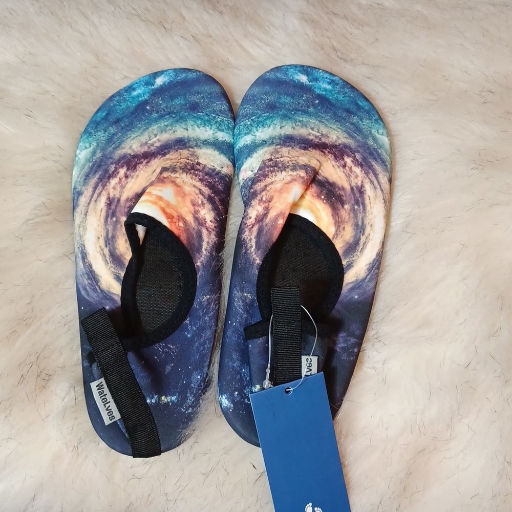 NWT Watershoes snorkling diving swimming shoes sz 40/ 11 to 12
